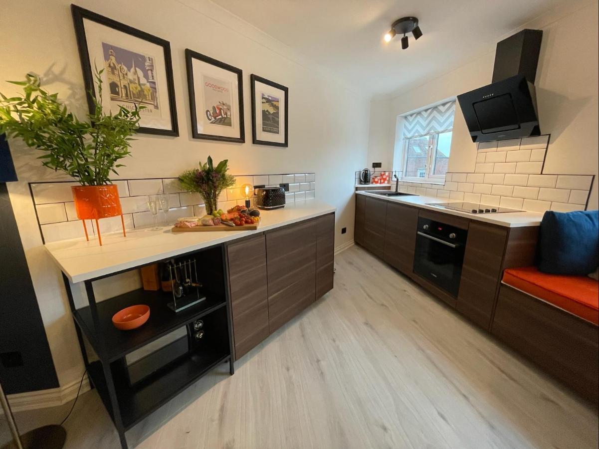 East Walls Apartment Чічестер Екстер'єр фото